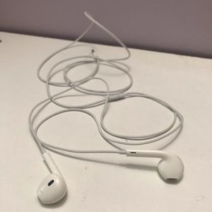 Sold|Apple Earbuds